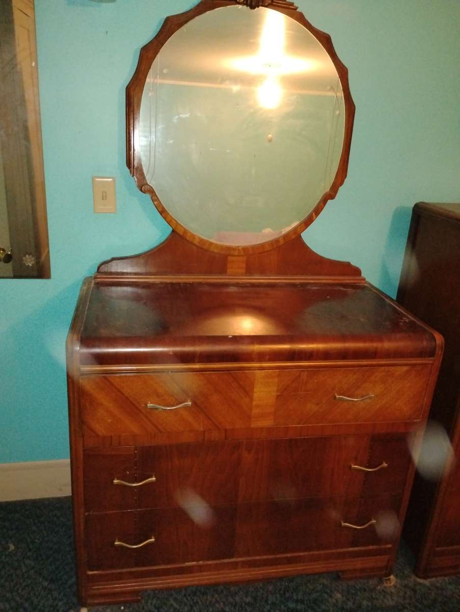 dresser set