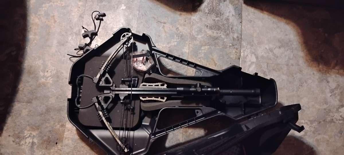 Centerpoint Sniper Elite 370 Whisper Crossbow