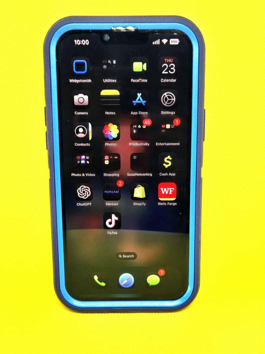 Iphone 13 Pro Max with TikTok and Capcut Installed