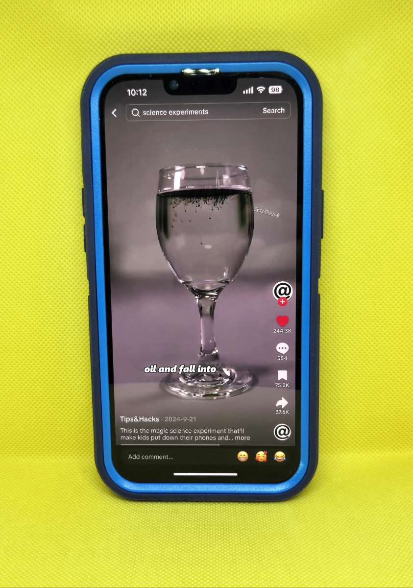 Iphone 13 Pro Max with TikTok and Capcut Installed