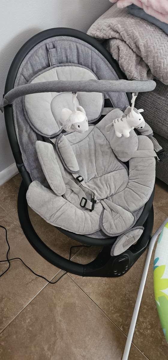 Electric baby swinger