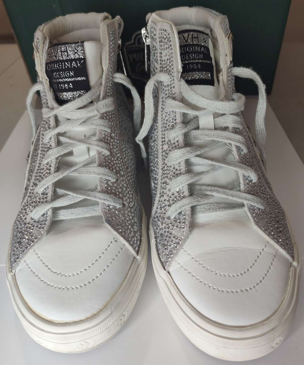 Bonitos tenis marca VH original design