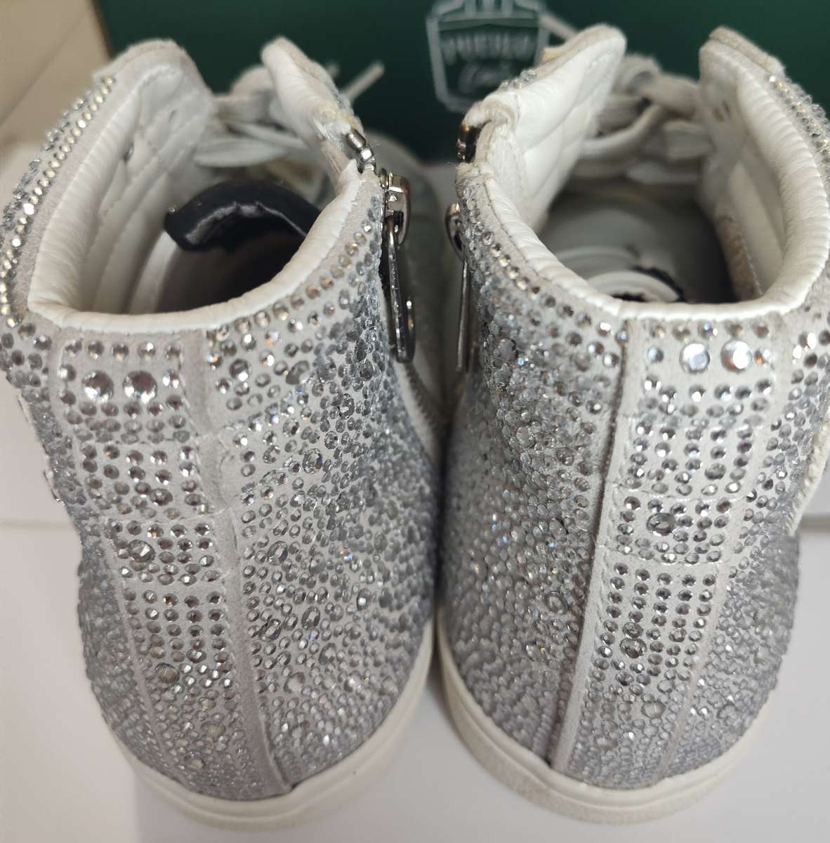 Bonitos tenis marca VH original design