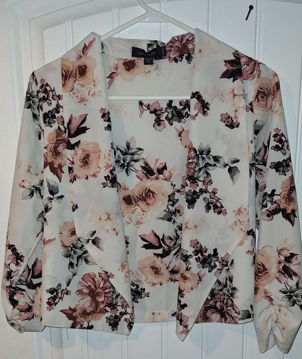 Love Tree Size Medium Silk Floral Blouse