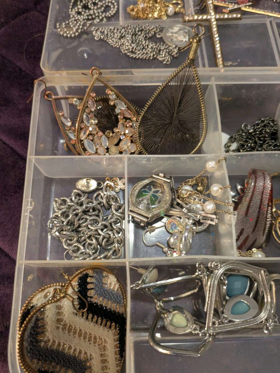 Lot of Womens Jewelry