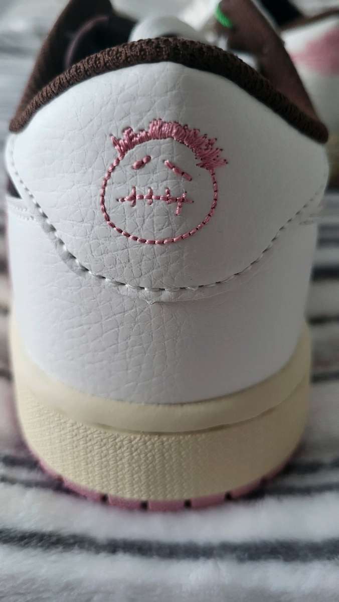 Jordan 1 low travis scotts