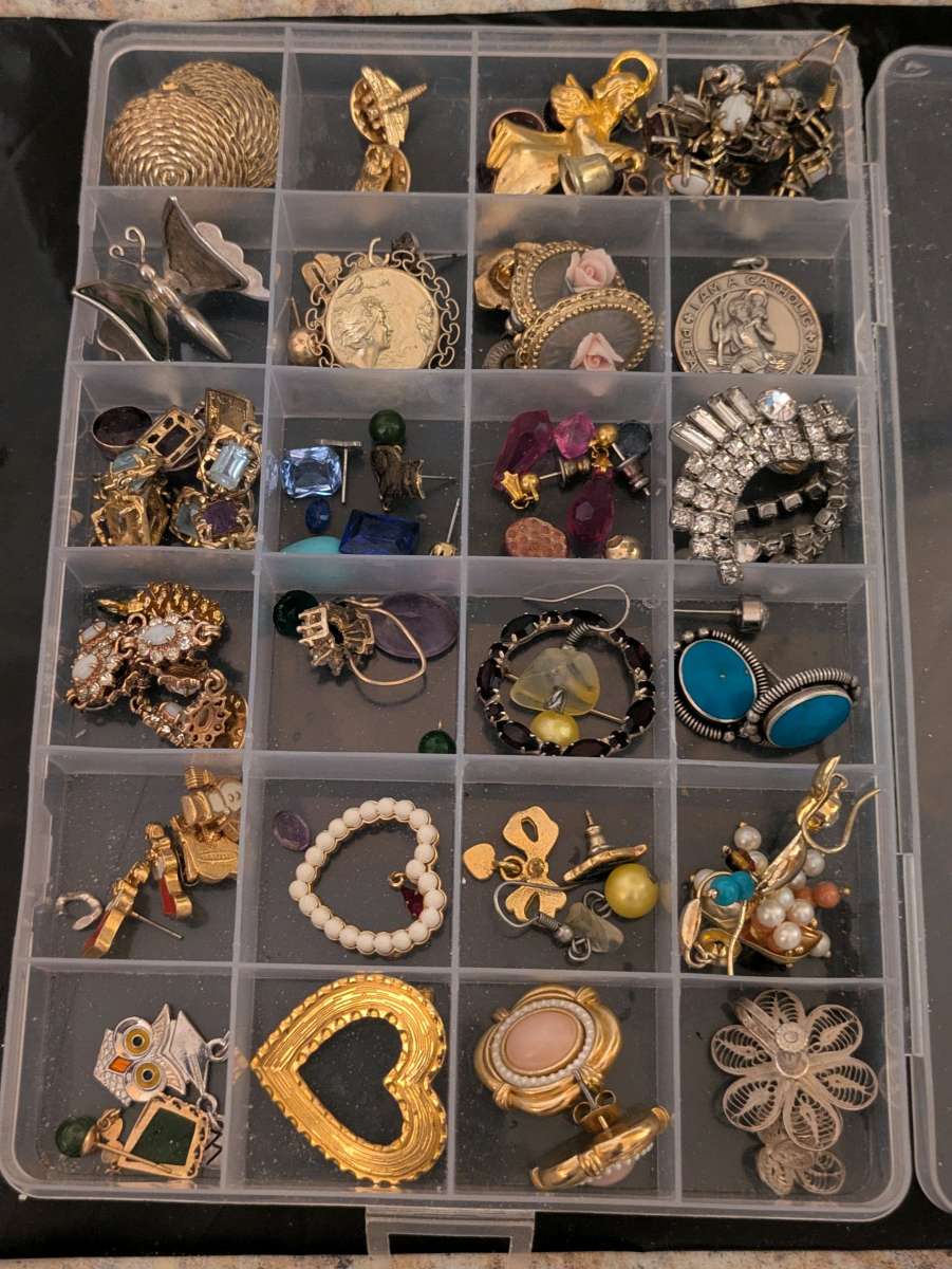 Lot of Womens Jewelry