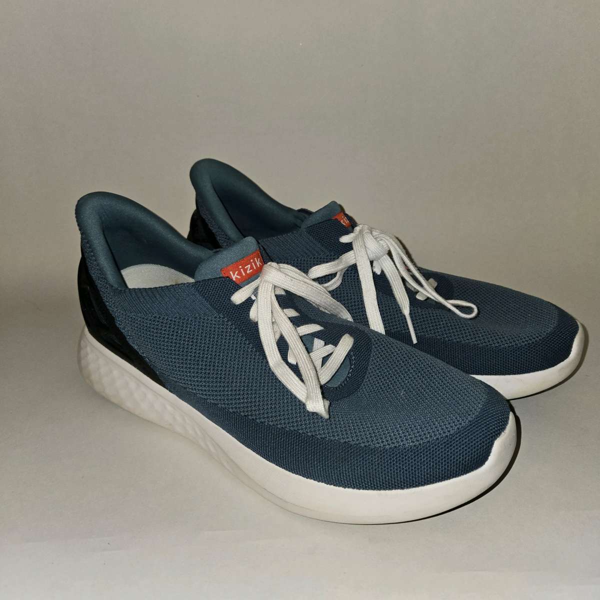 Kizik Athletic Shoes Mens Size 12 and a half Deep Sea Color