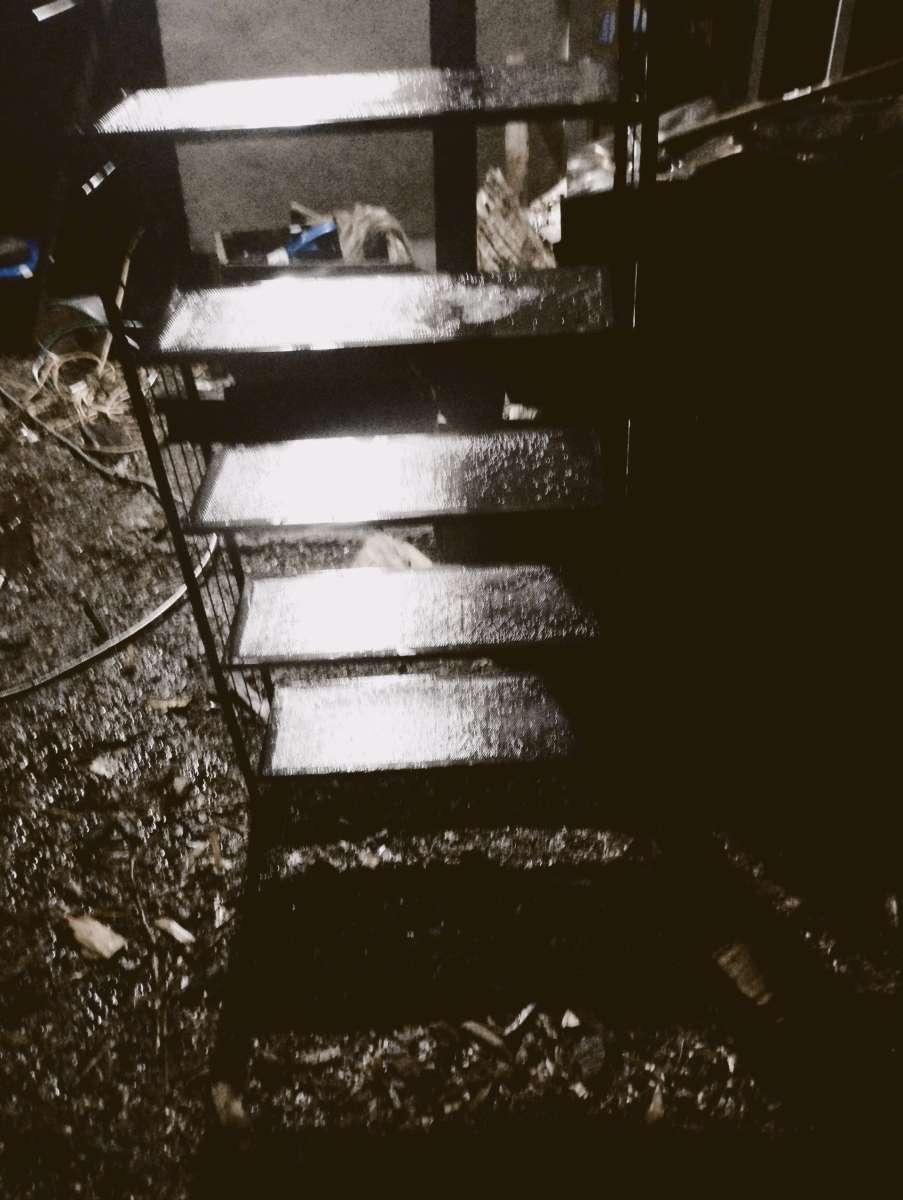 Metal shelf bookcase