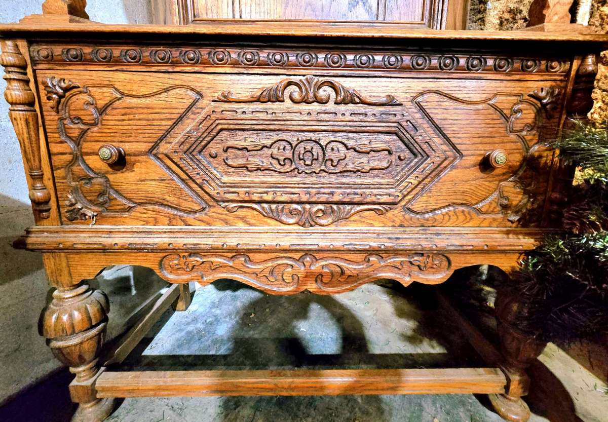 Gorgeous Solid Oak Vintage Hutch