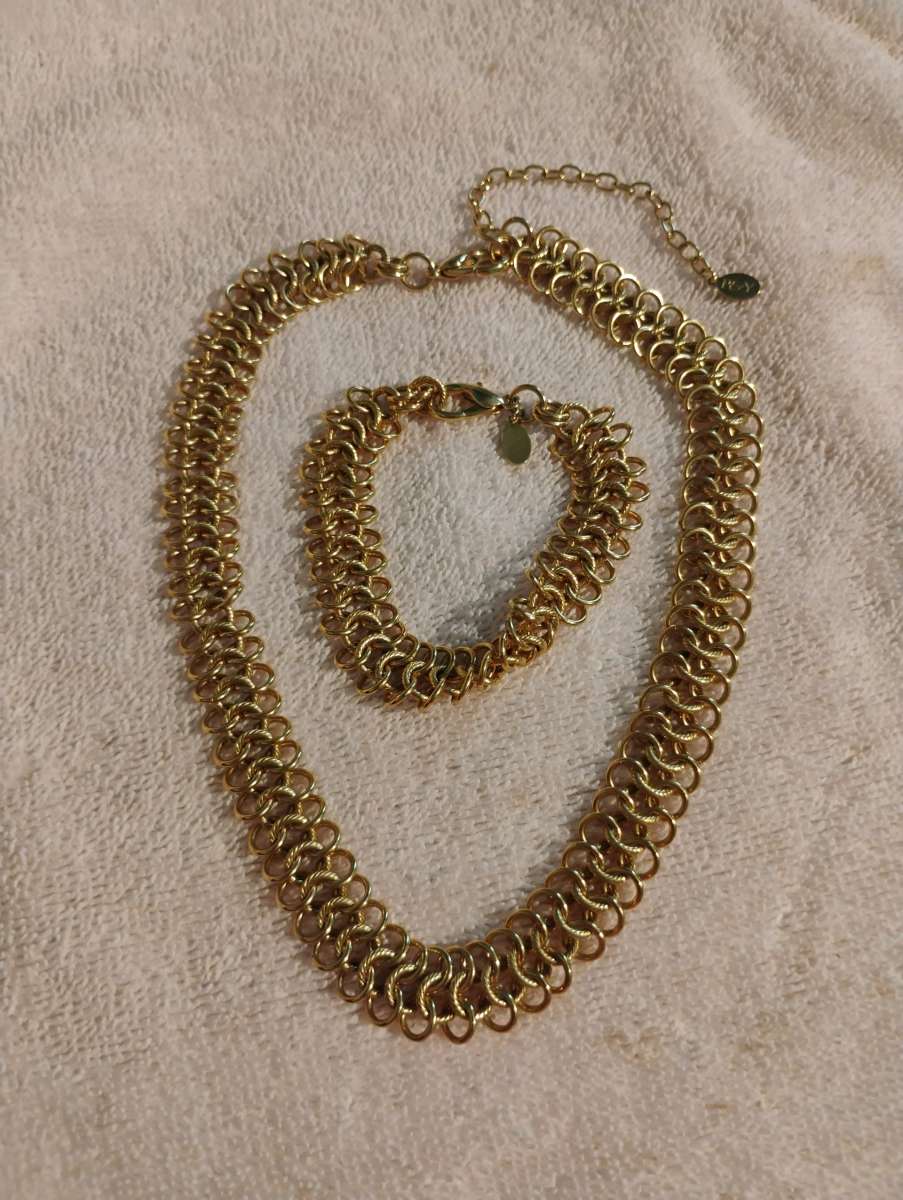 beautiful gold tone Necklace set