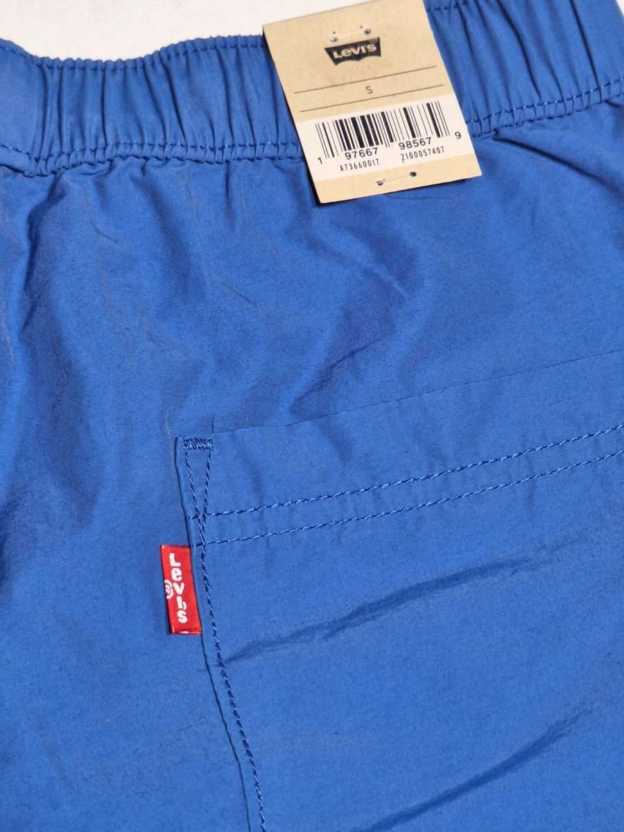 The product is a pair of Levis Trail Cargo Shorts in mens si