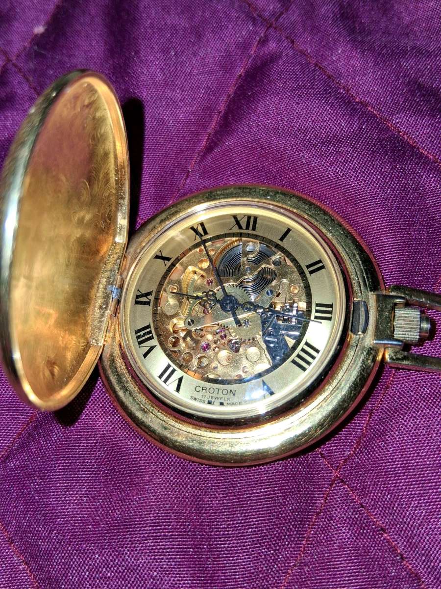 Vintage Swiss 14k gold filled Croton ladies pocket watch 17j