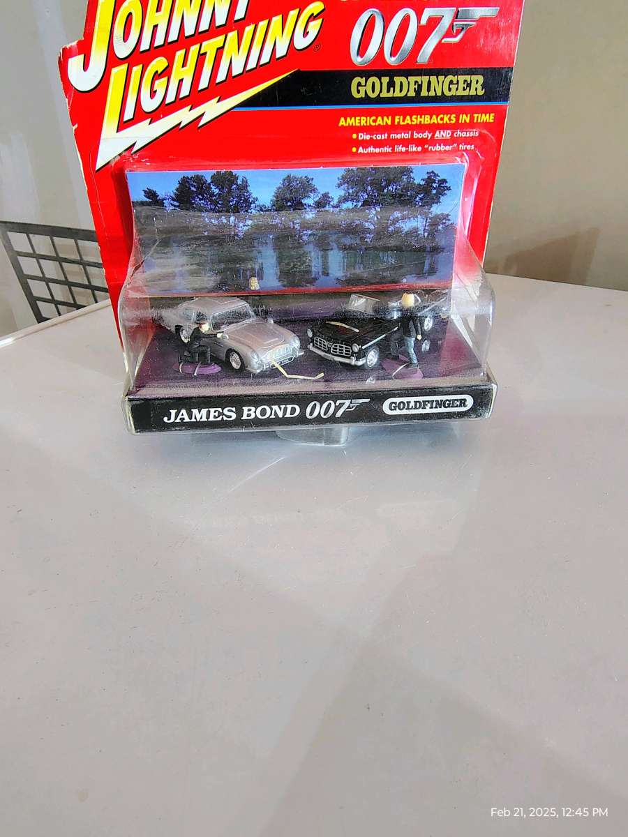 Johnny lightning collection James Bond and starsky and hutch