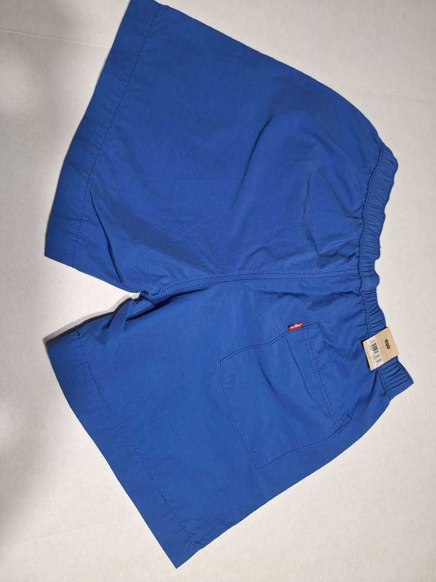 The product is a pair of Levis Trail Cargo Shorts in mens si