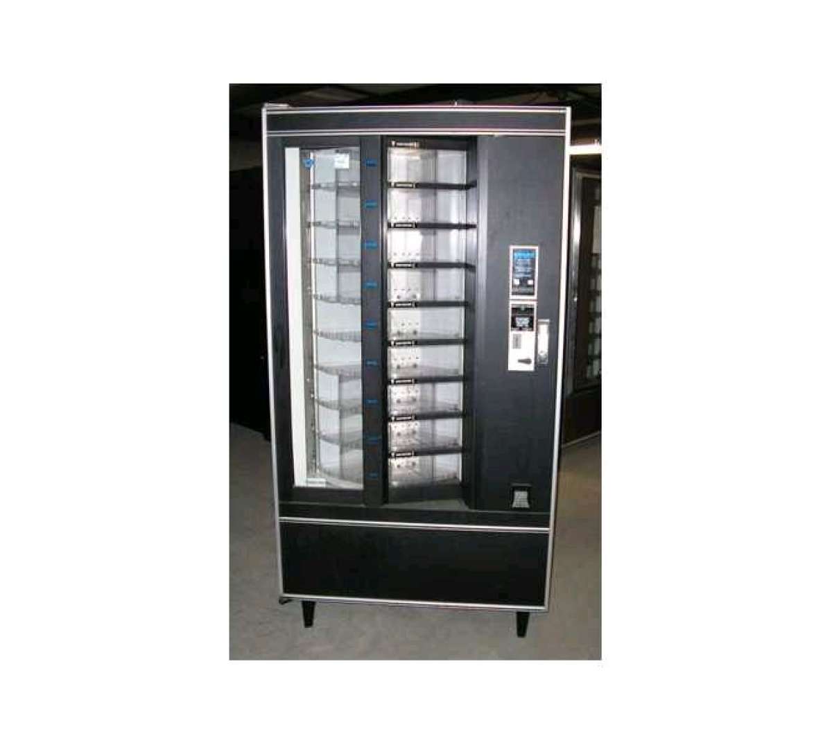 Crane Shoppertron 430 Vending Machine