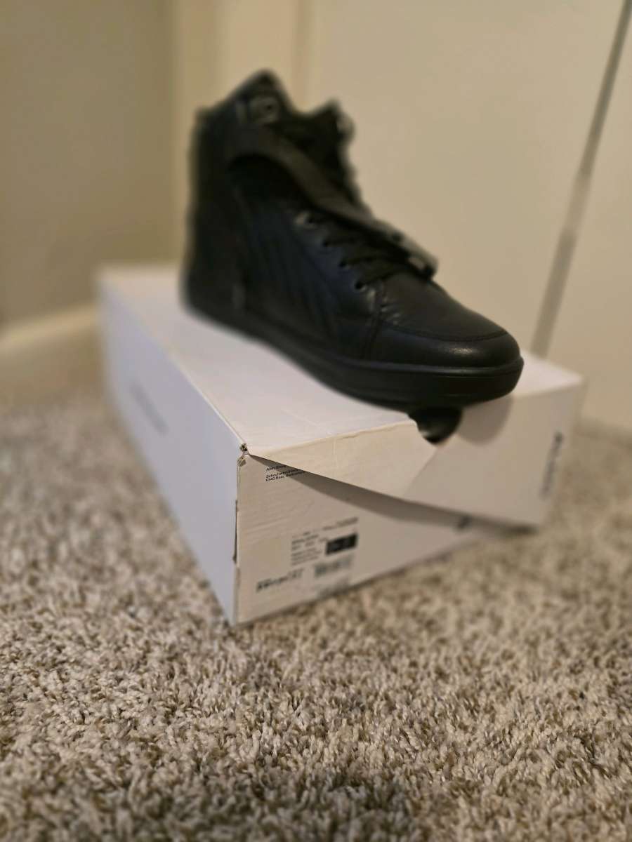 Black Aldo Sneakers With Cleaner