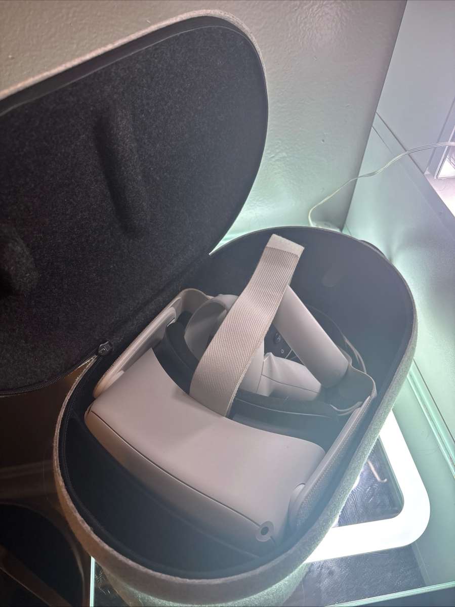 oculus VR headset with case