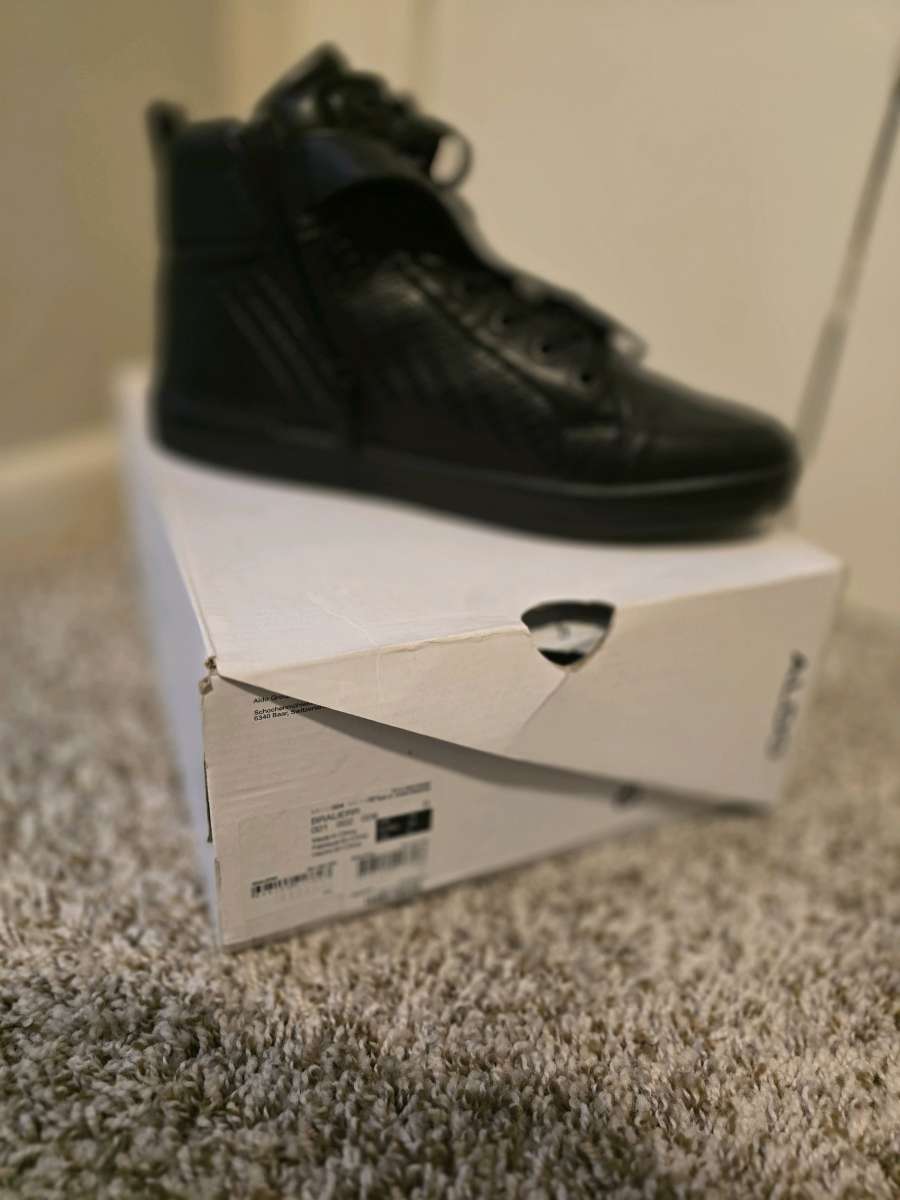 Black Aldo Sneakers With Cleaner