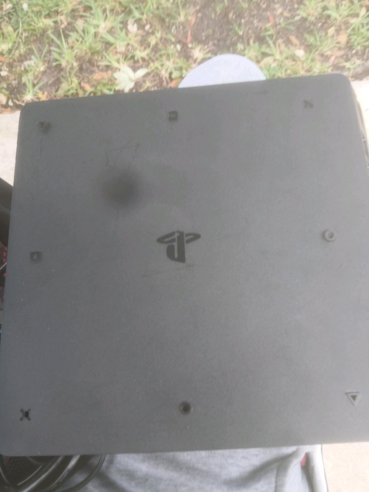Playstation 4 comes with cord red controller and a full grip