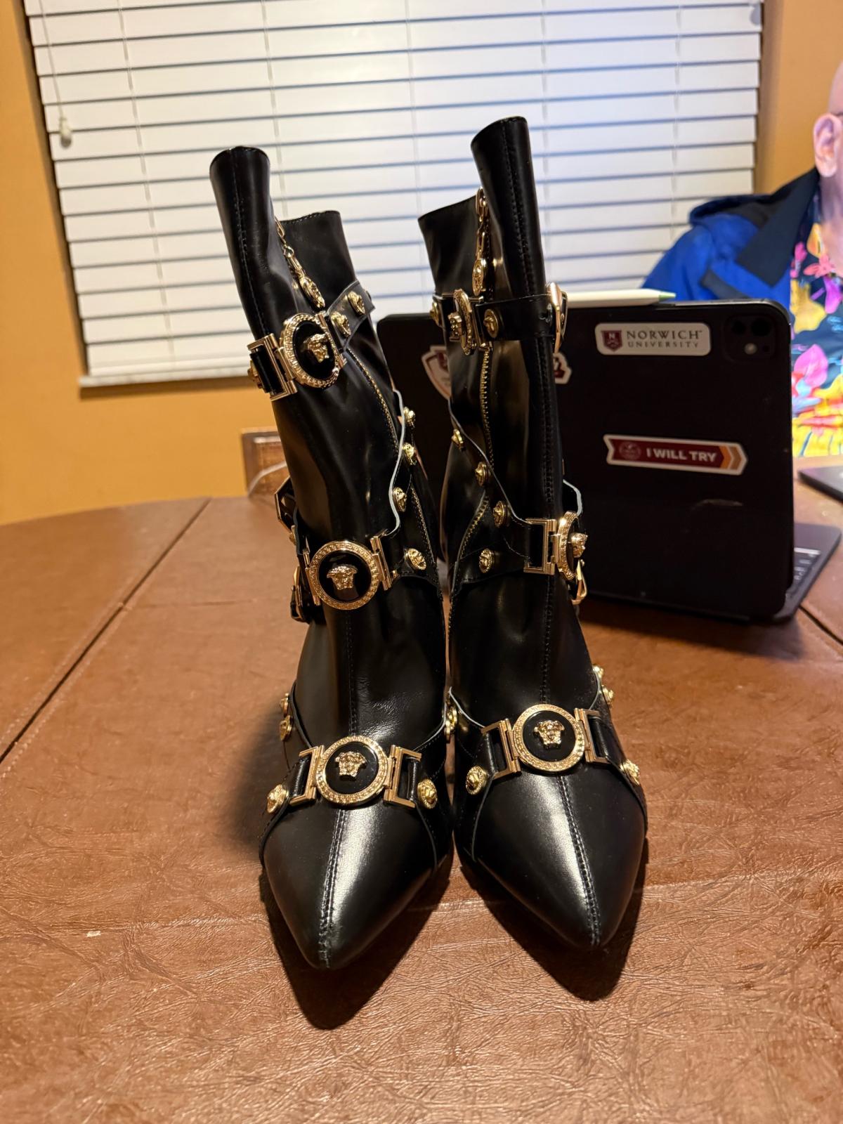 black boots botas tacones altos