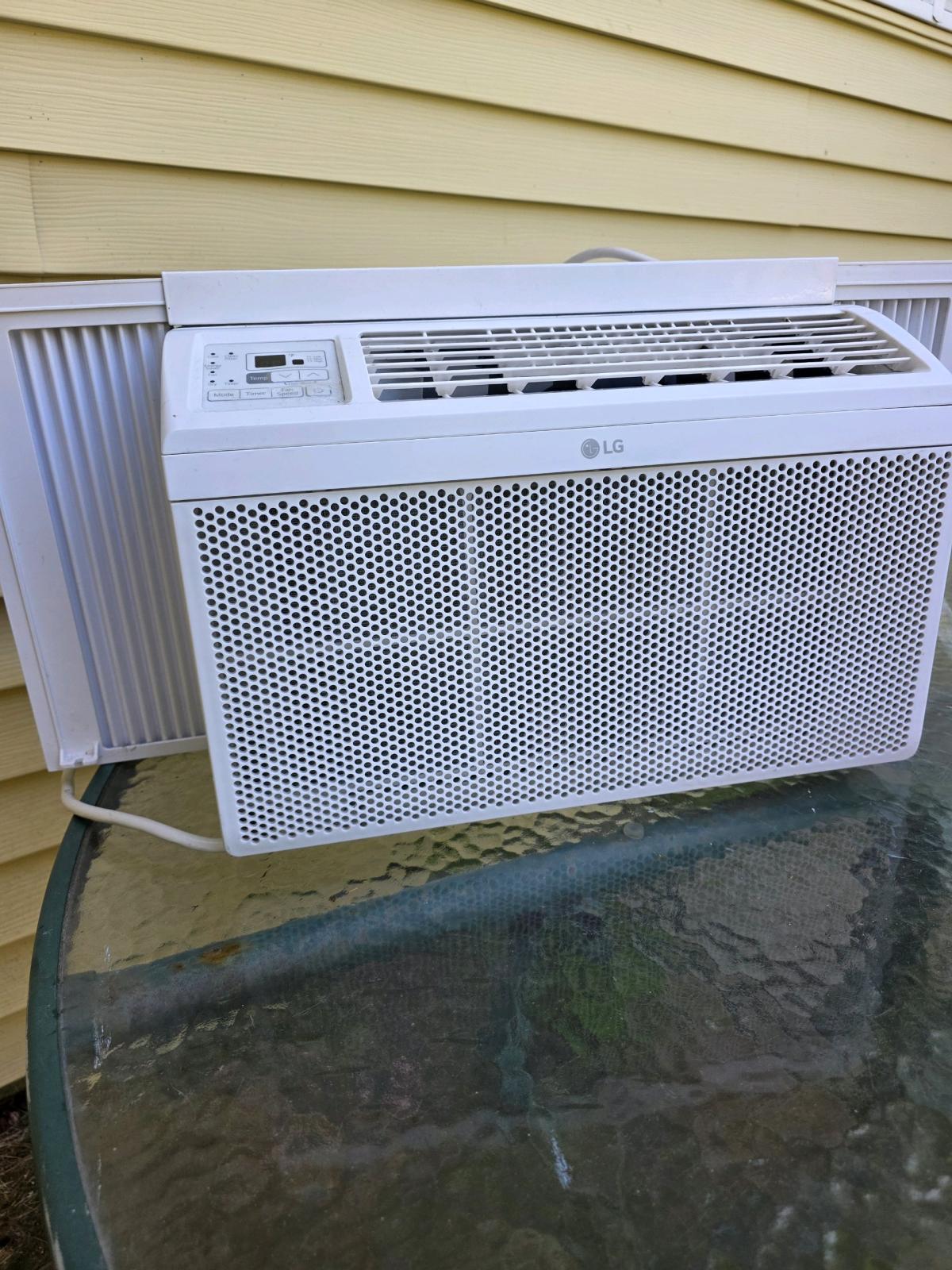LG Adjustable Width Window Air Conditioner Unit