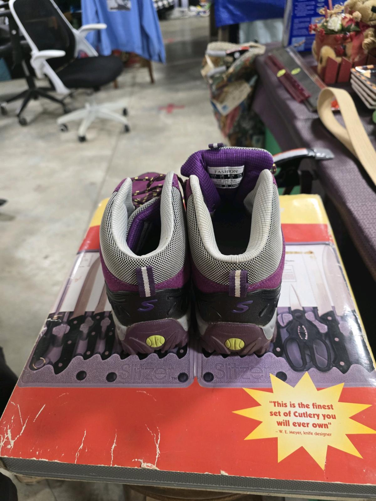 womans purple hiking boots