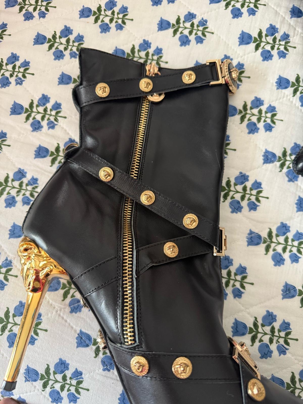 black boots botas tacones altos