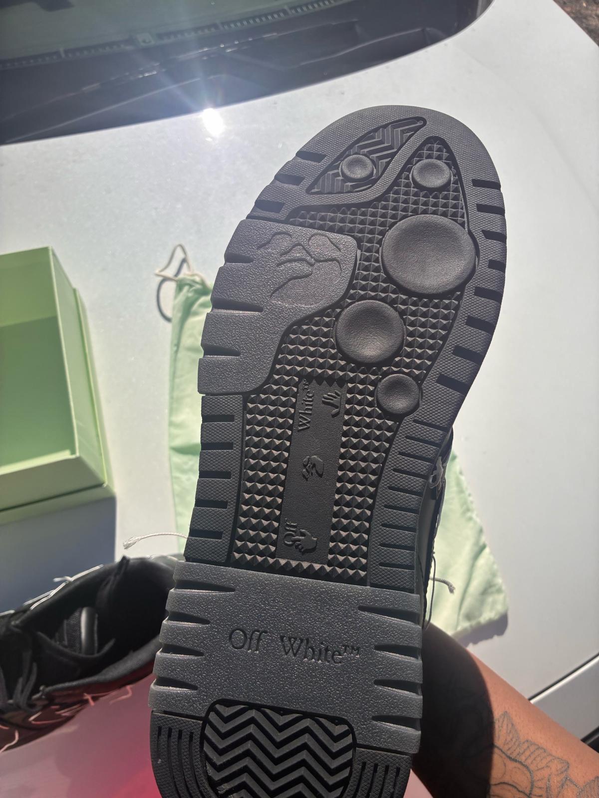 off white straitoral stitch