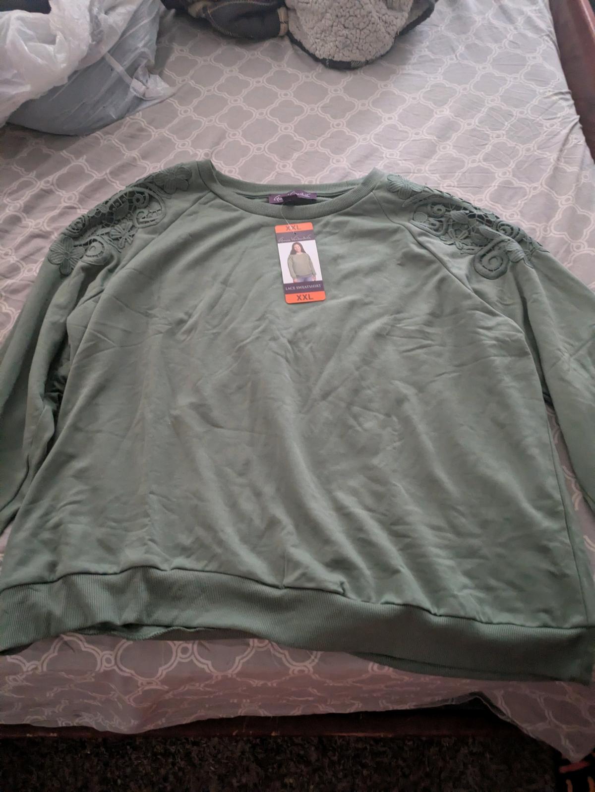 Gloria Vanderbilt long sleeve sweater