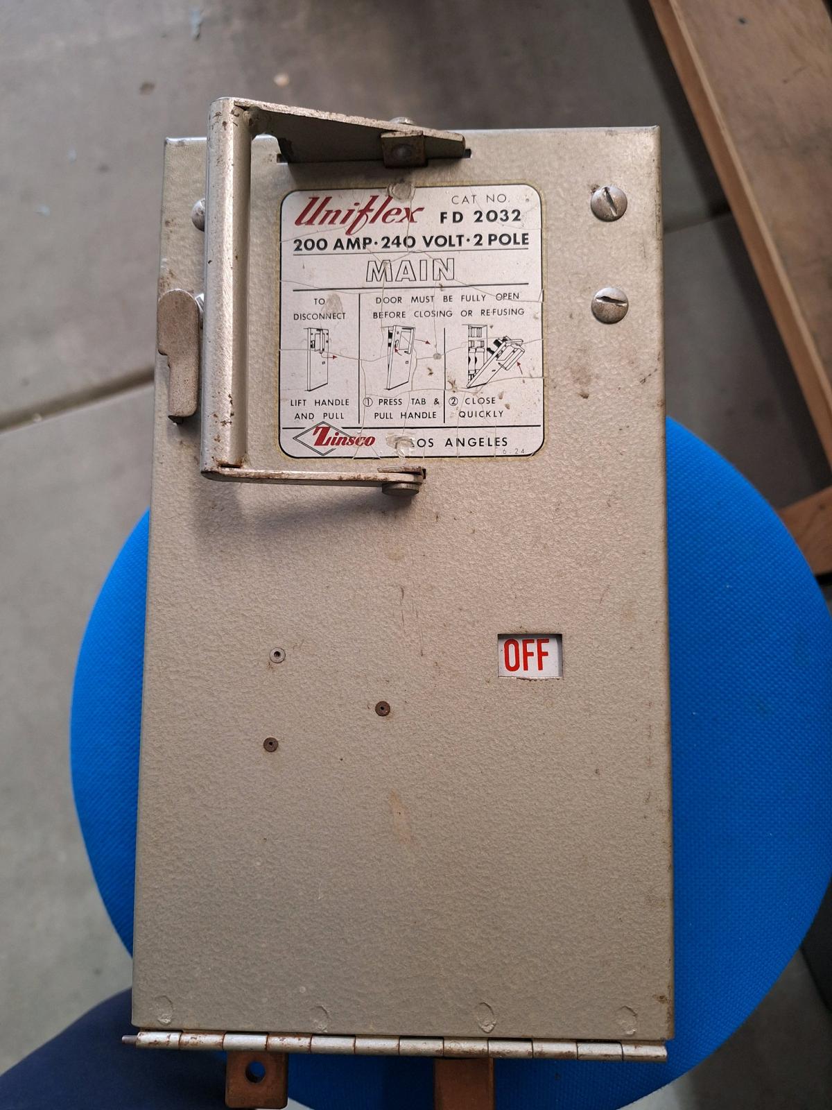 Uniflex 200 Amp main disconnect