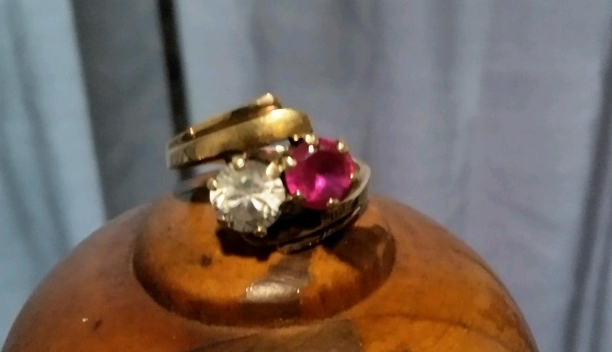 Womens gold ring