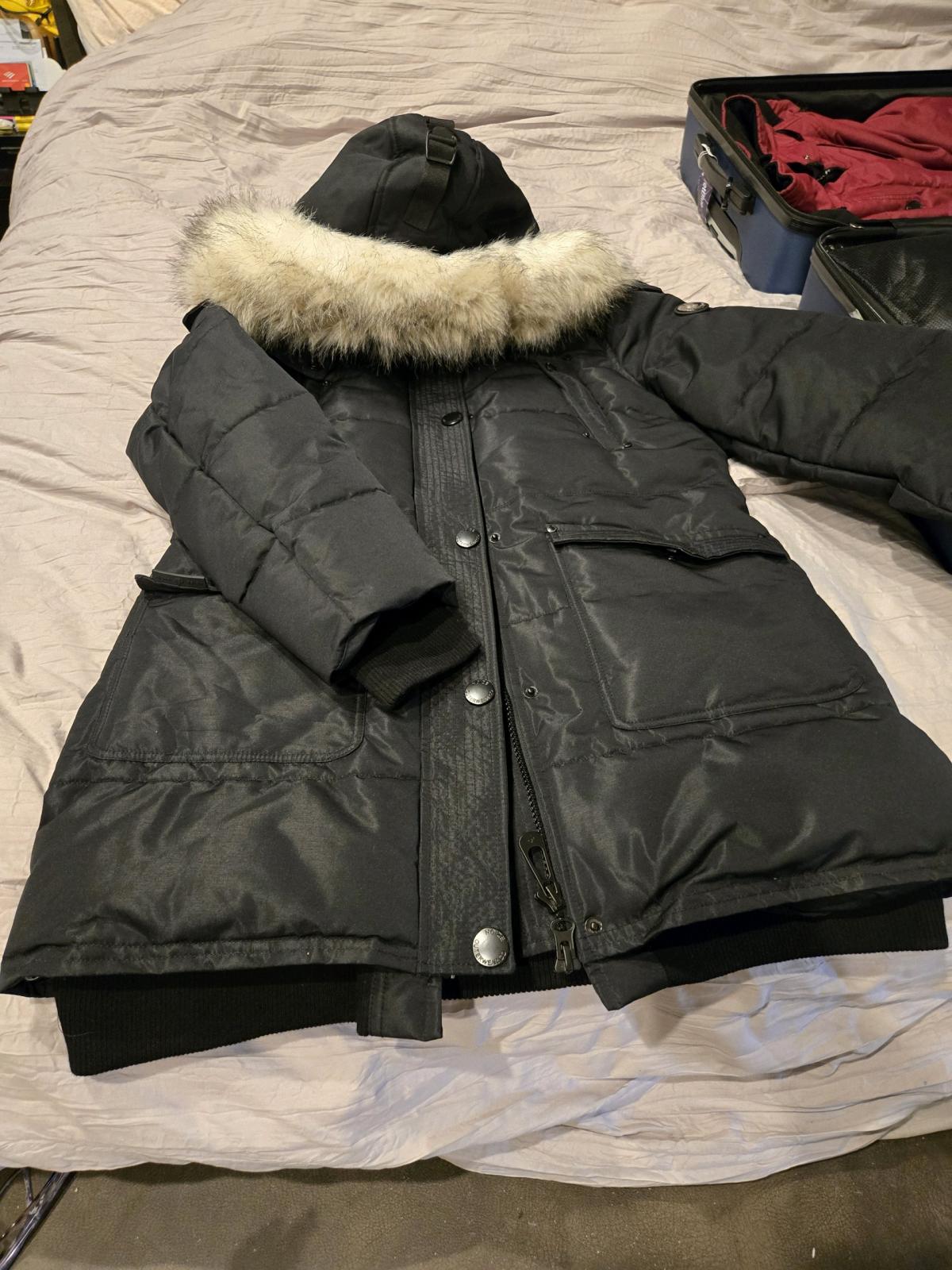 Noize Women long parka sz large Brand New Never worn