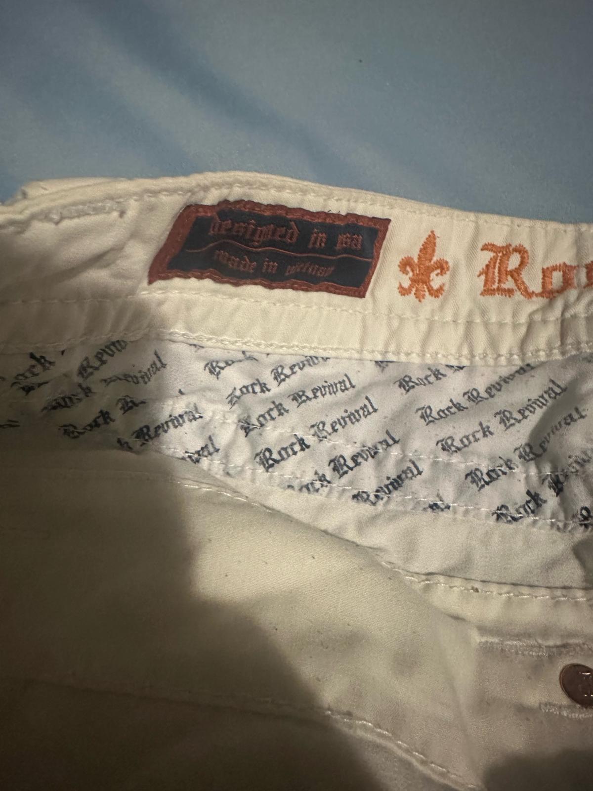 Rock revival white men cargo shorts size 33