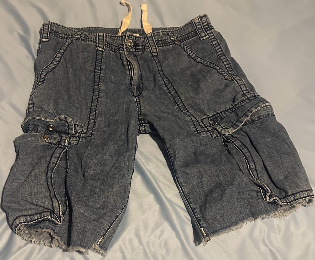 True Religion men cargo shorts size 34