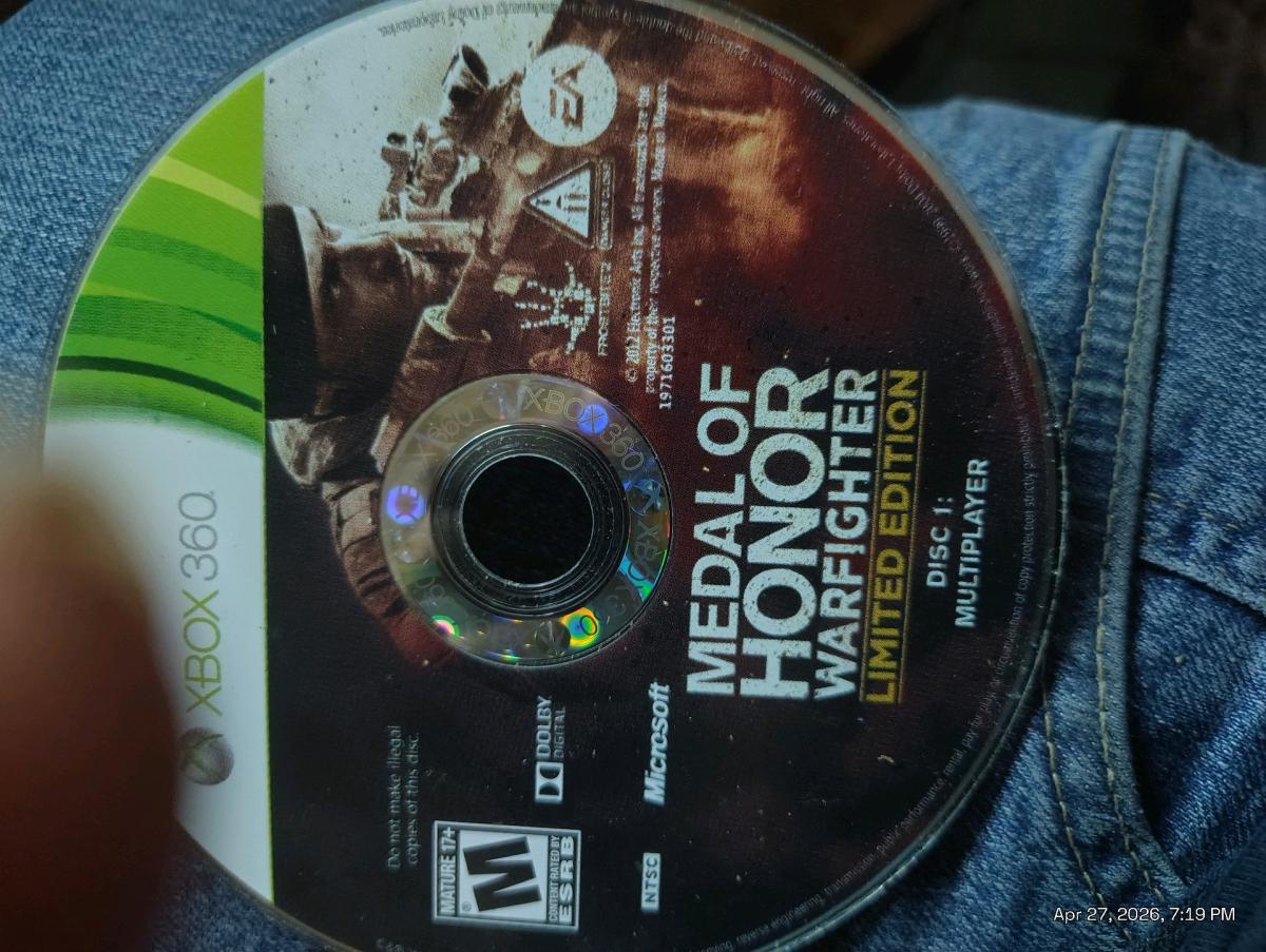 xbox 360 console cords 3 games two controllers 60gbharddrive