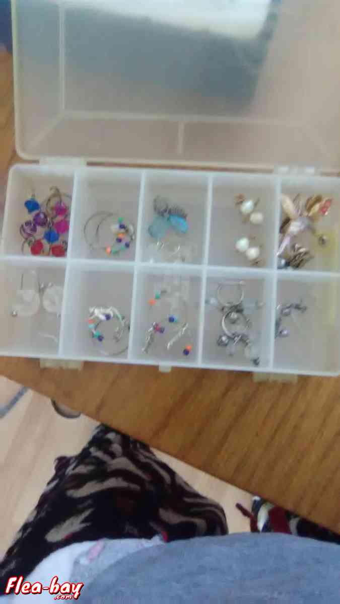 earrings - La Crosse, Wisconsin - FleaMarketBay