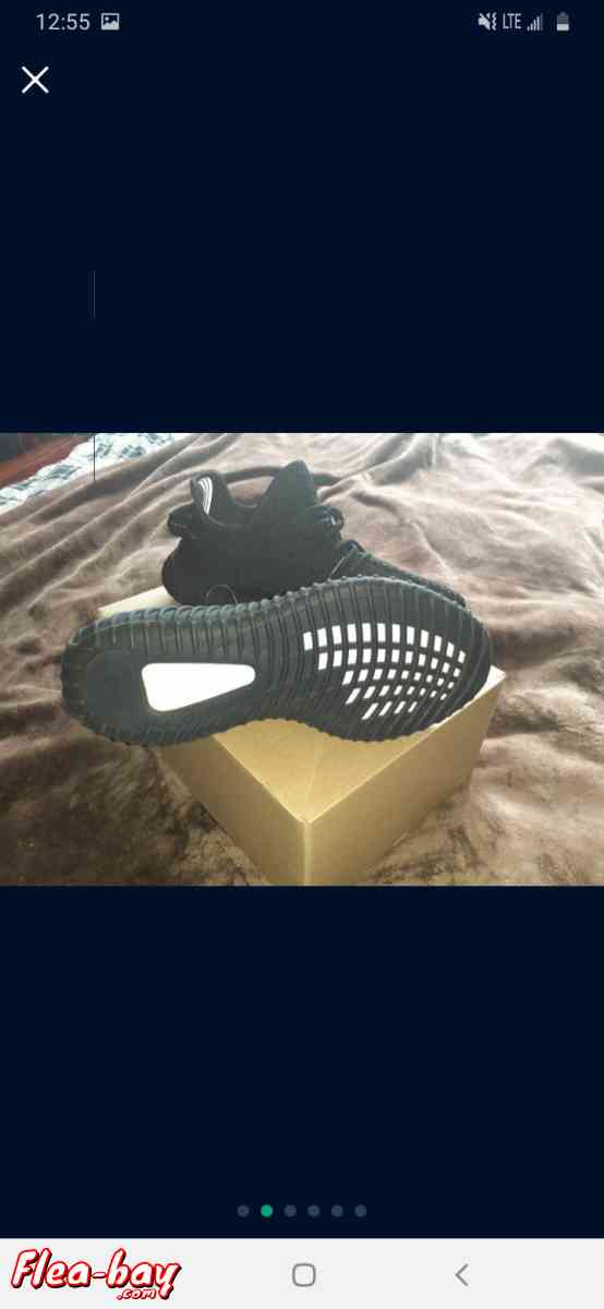 yeezy 350 - Las Vegas, Nevada - FleaMarketBay