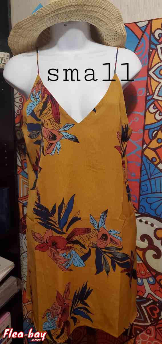 floral dress - Brandenburg, Kentucky - FleaMarketBay