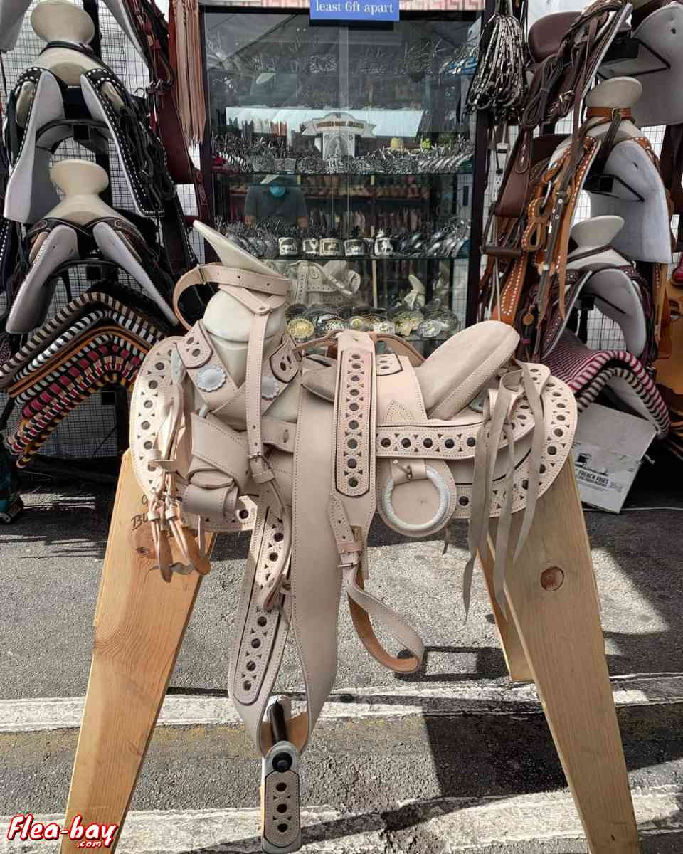 Horse saddles - Columbia, California - FleaMarketBay