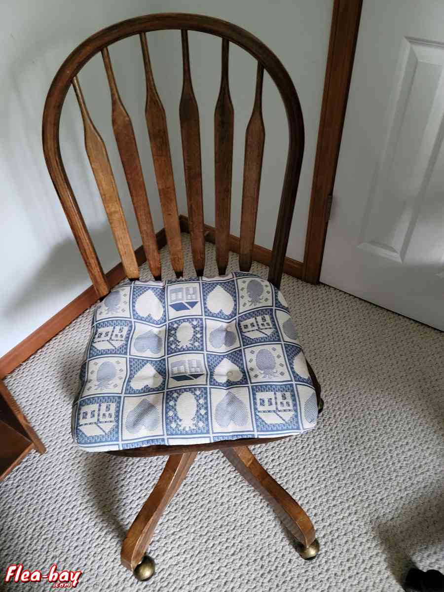 maple desk chair - Brunswick, Ohio