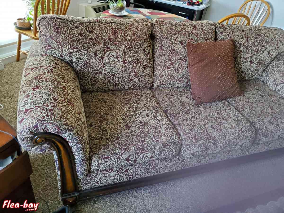 Sofa, 90 "good condition,  dark green, deep red fabric, - Monticello, New York - FleaMarketBay