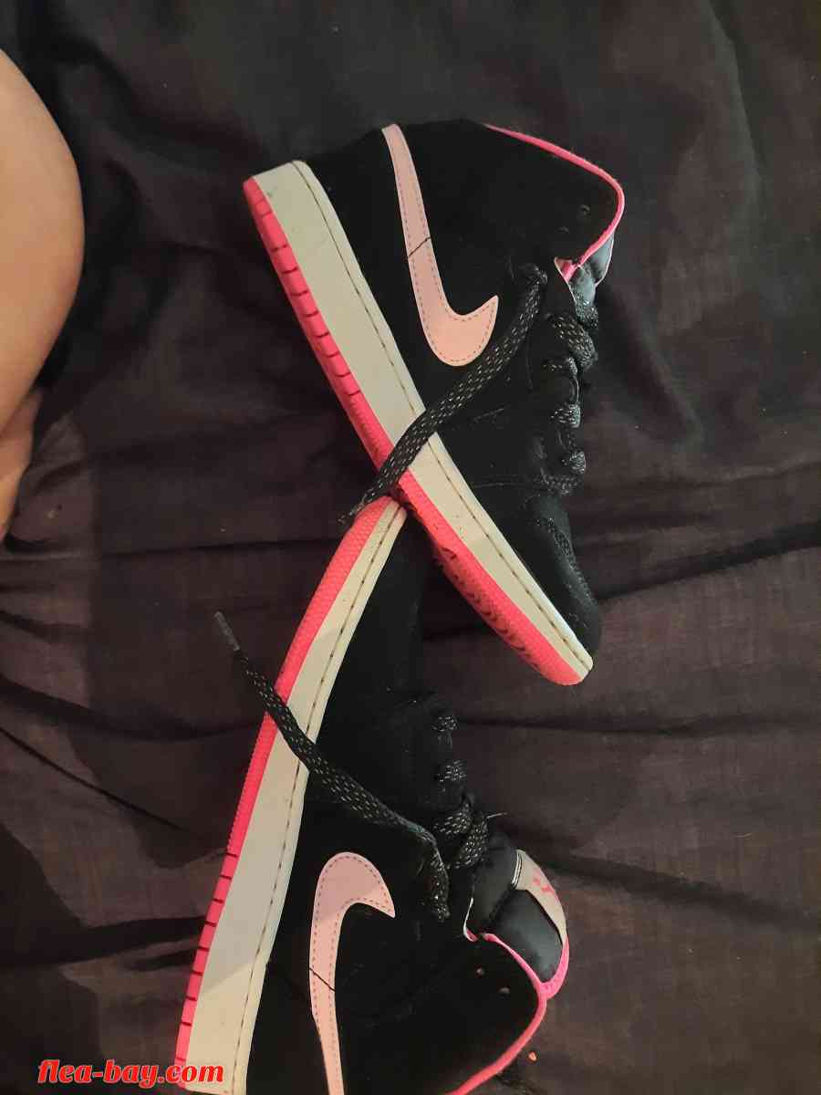 Ladies Jordan's sneakers - Clarion, Pennsylvania - FleaMarketBay