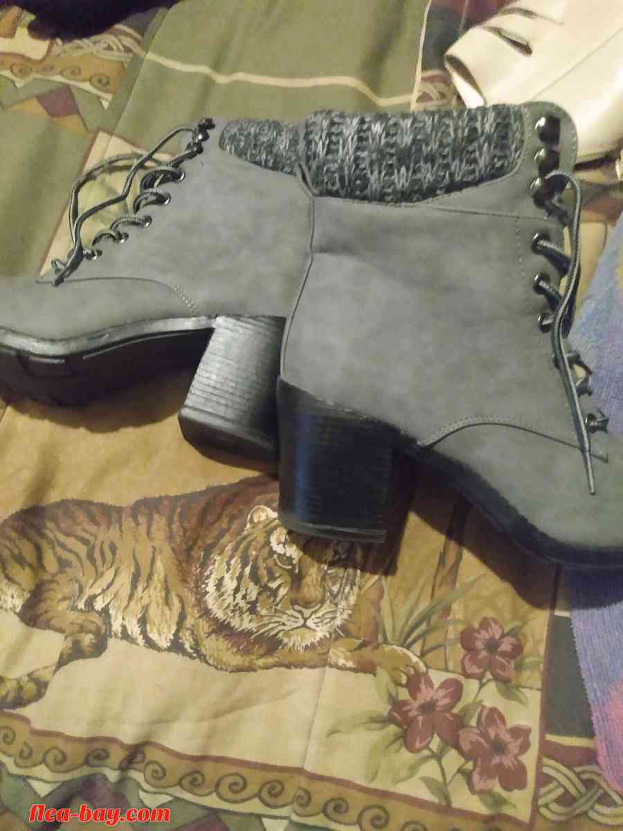 women's boots in good condition never worn we're too small - Erie, Pennsylvania - FleaMarketBay