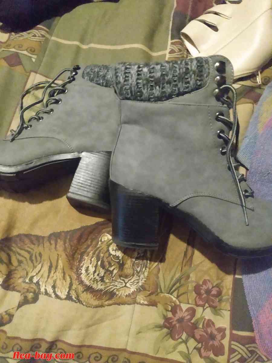 women's boots in good condition never worn we're too small