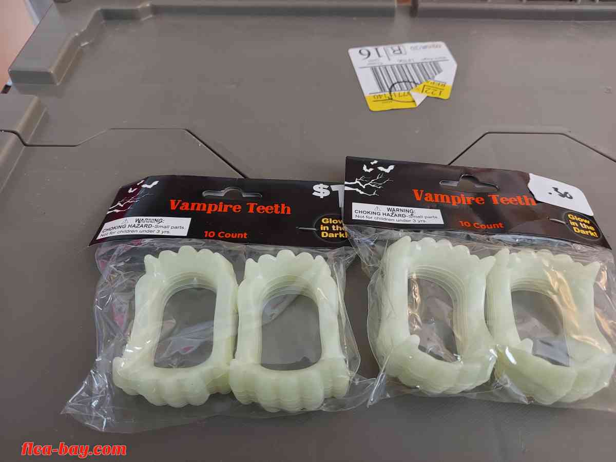 Halloween and more - Muncie, Indiana - FleaMarketBay