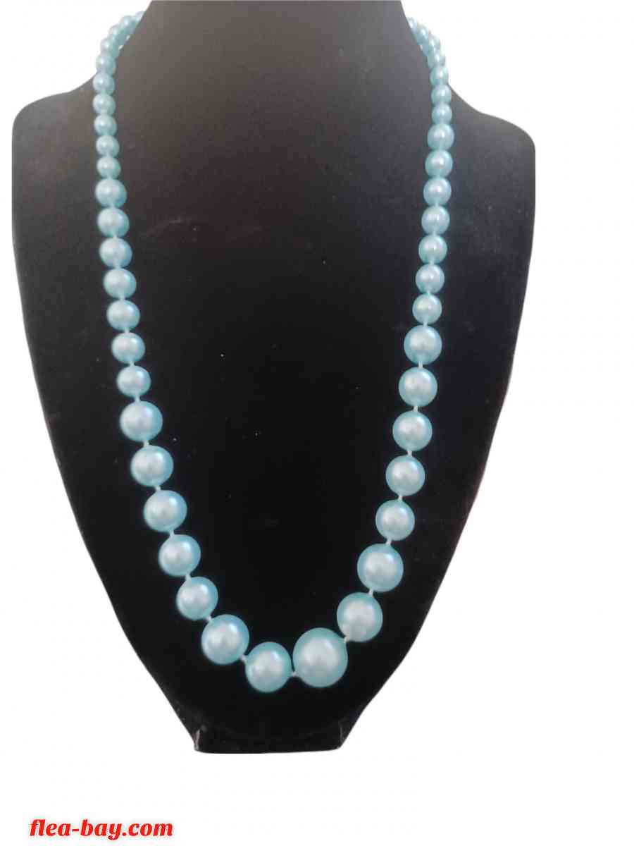 blue beaded necklace - Advance, Indiana - FleaMarketBay