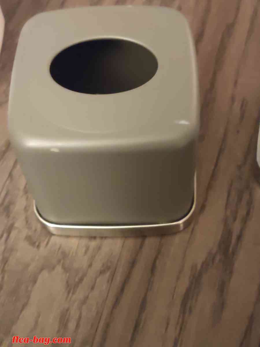 grey and chrome metal tissue box cover - Nashville, Tennessee