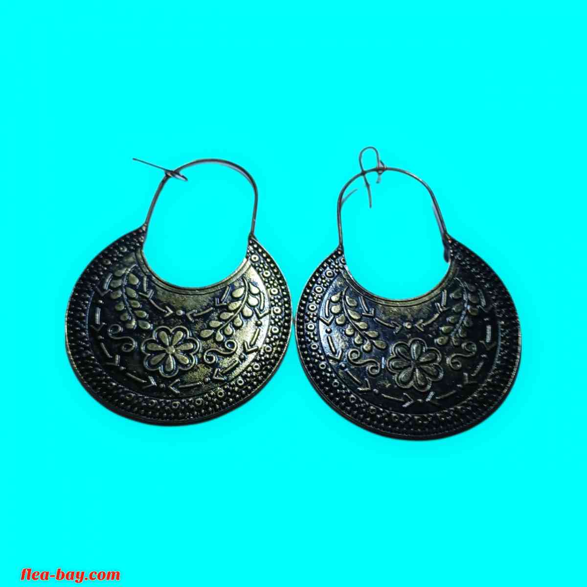 metal flower earrings - Indianapolis, Indiana - FleaMarketBay