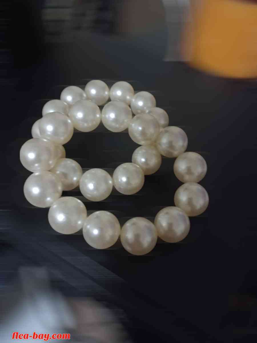 2 beaded bracelets - Indianapolis, Indiana - FleaMarketBay